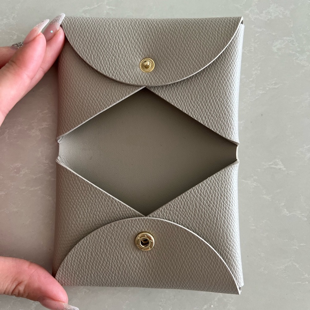 Foldable wallet with 2 slots